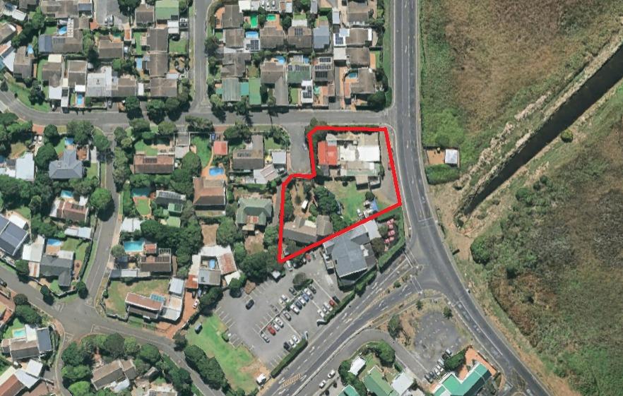 8 Bedroom Property for Sale in Lakeside Western Cape